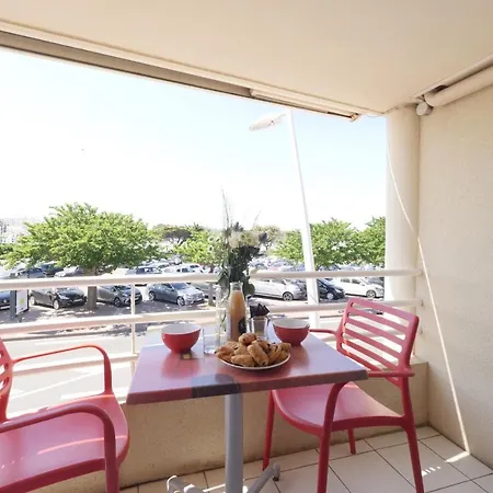 Apartment Un Sur La Marina De St-gilles *