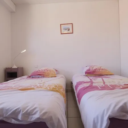 Un Sur La Marina De St-gilles Апартаменты