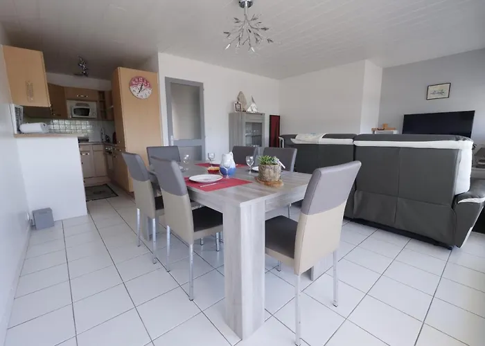 Un Sur La Marina De St-gilles Сен-Жиль-Круа-де-Ви