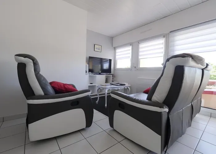 Un Sur La Marina De St-gilles Апартаменты