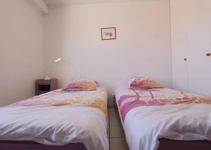 Un Sur La Marina De St-gilles Апартаменты