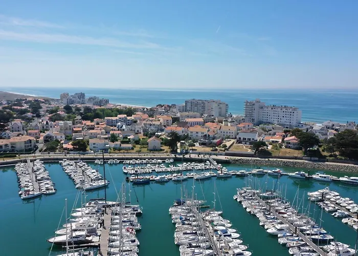 Un Sur La Marina De St-gilles