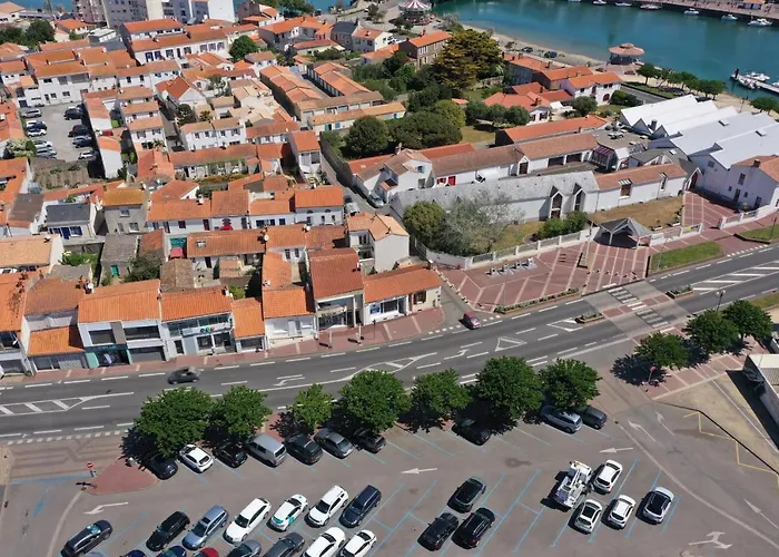 Un Sur La Marina De St-gilles Сен-Жиль-Круа-де-Ви