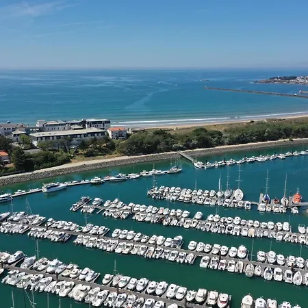 Daire Un Sur La Marina De St-gilles