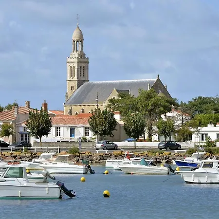 Daire Un Sur La Marina De St-gilles *