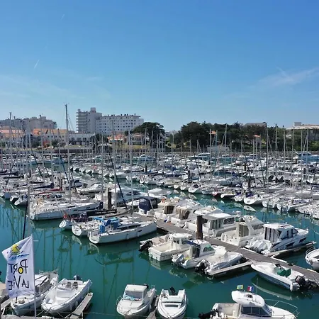 Daire Un Sur La Marina De St-gilles *