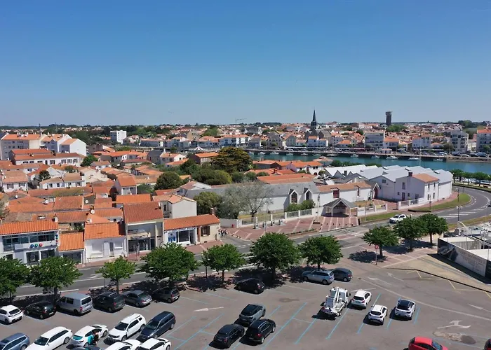 Un Sur La Marina De St-gilles