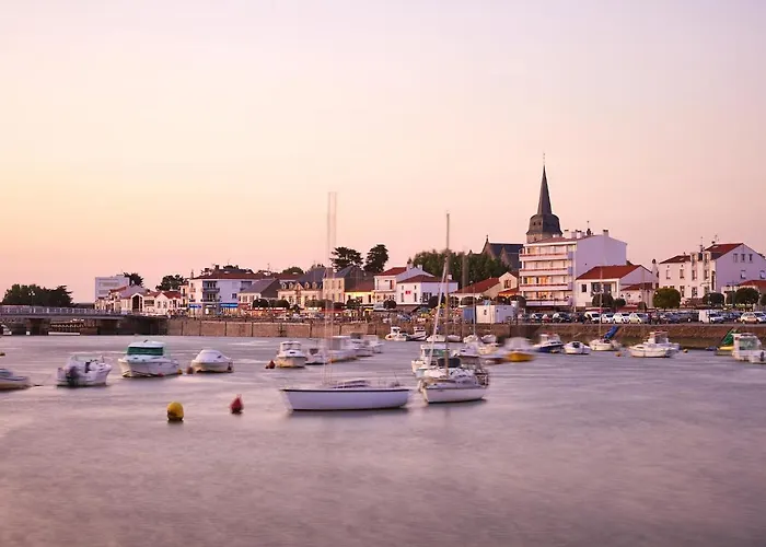 Un Sur La Marina De St-gilles * 圣吉尔-克鲁瓦德维