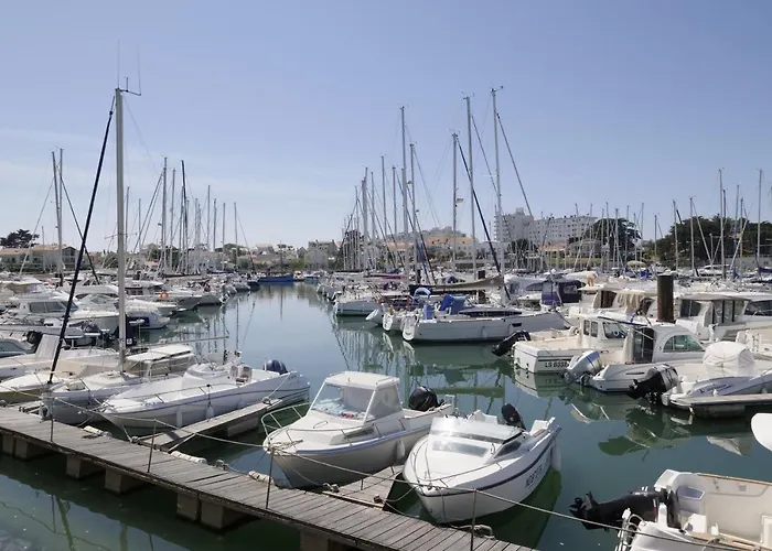 Un Sur La Marina De St-gilles